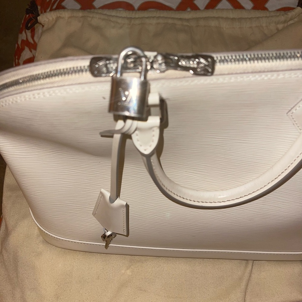Authentic Louis Vuitton Alma Epi - Picture 8 of 8